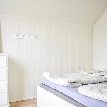 Feriehus Stunning In With Kitchen Mosterhamn
