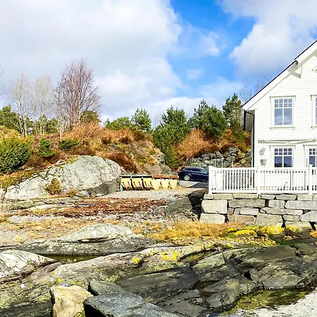 Feriehus Stunning In With Kitchen Mosterhamn